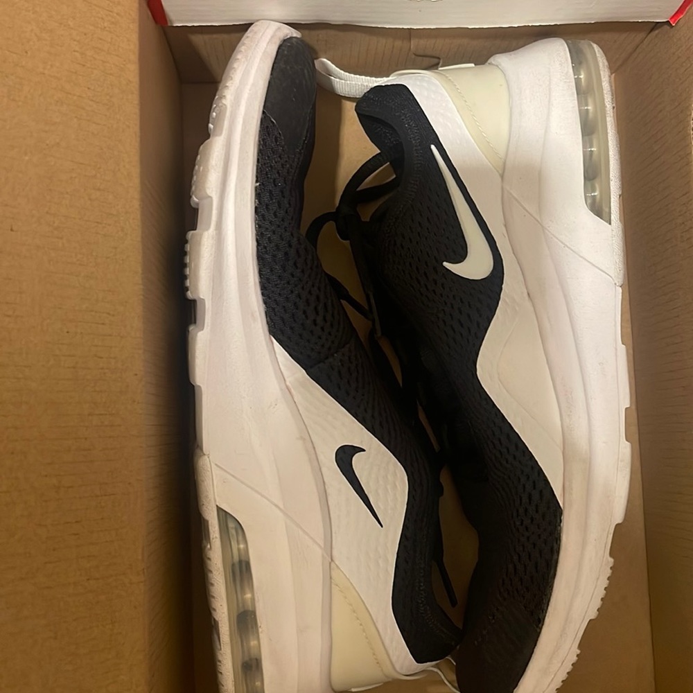 Nike air max motion 2